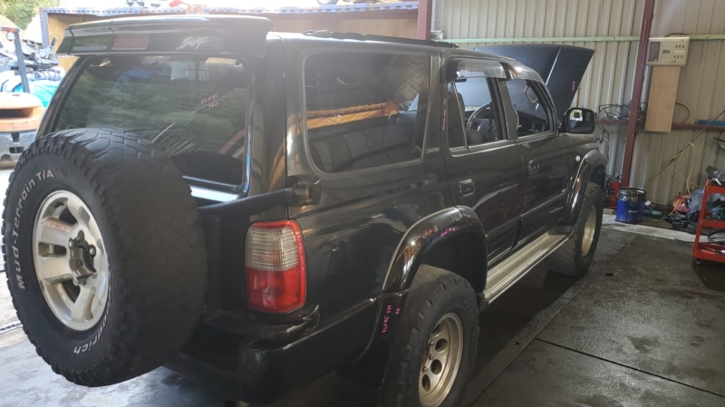 Автомобиль TOYOTA HILUX SURF RZN185W 3RZFE 1998 года в разбор