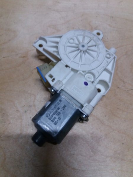 Мотор стеклоподъемника задний правый Mercedes-Benz M-class 2006 w164 M113 A2518200208 Б/У