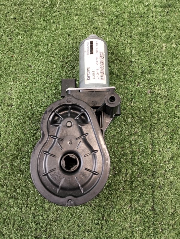 Моторчик сиденья передний правый C-class 2014 w205 M274