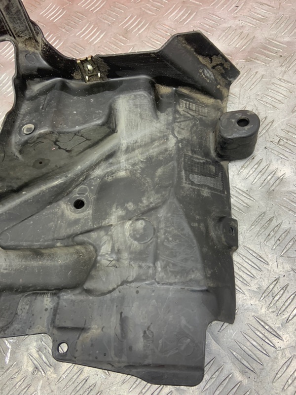 Пыльник 5-series F10 Пыльник 5-series F10