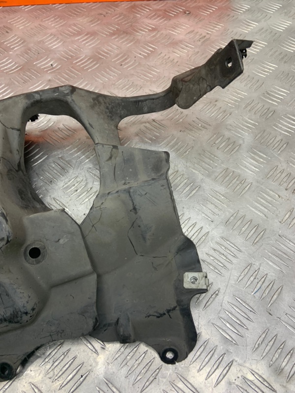 Пыльник 5-series F10 Пыльник 5-series F10