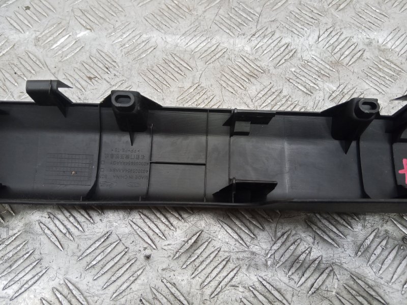 Накладка на порог передняя правая J7