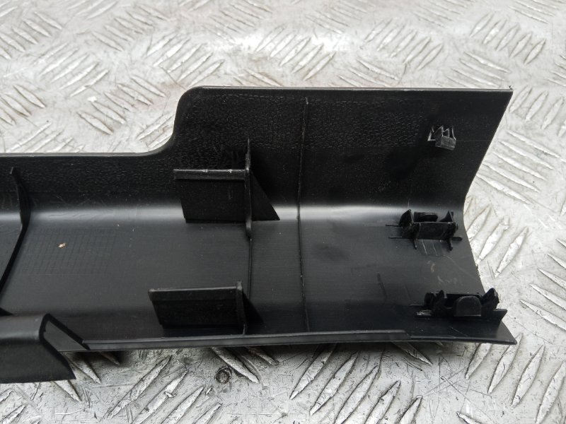 Накладка на порог передняя правая J7