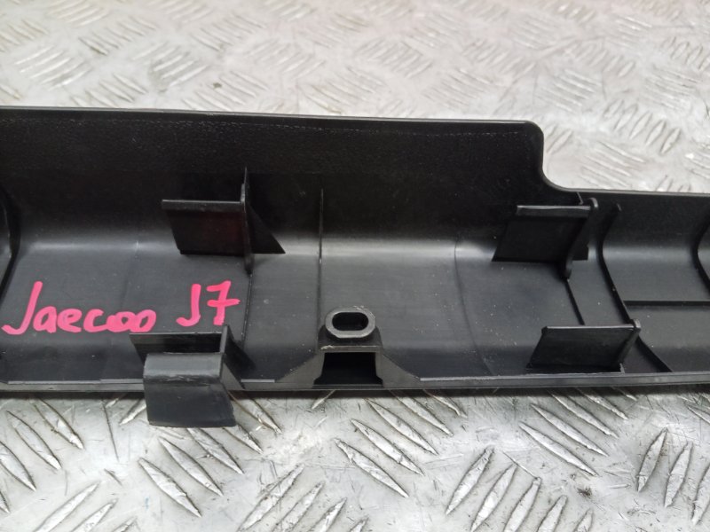 Накладка на порог передняя правая J7