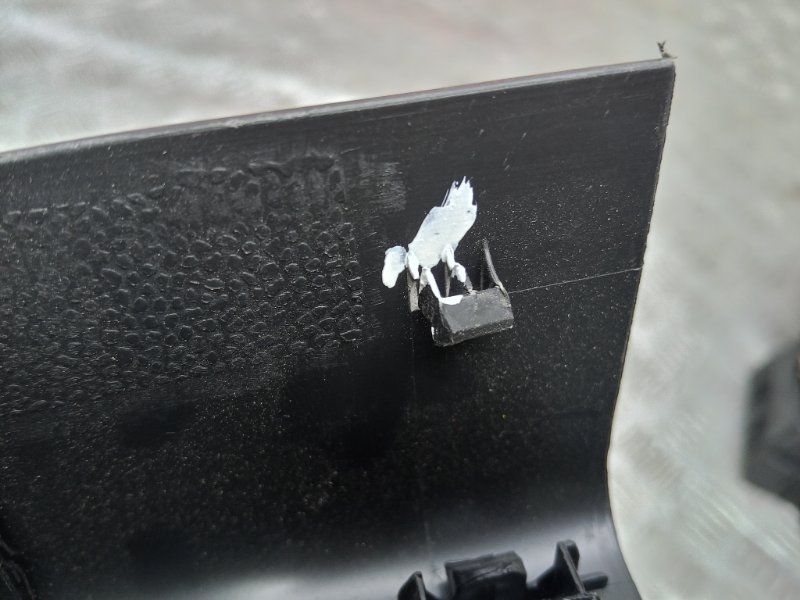 Накладка на порог передняя правая J7