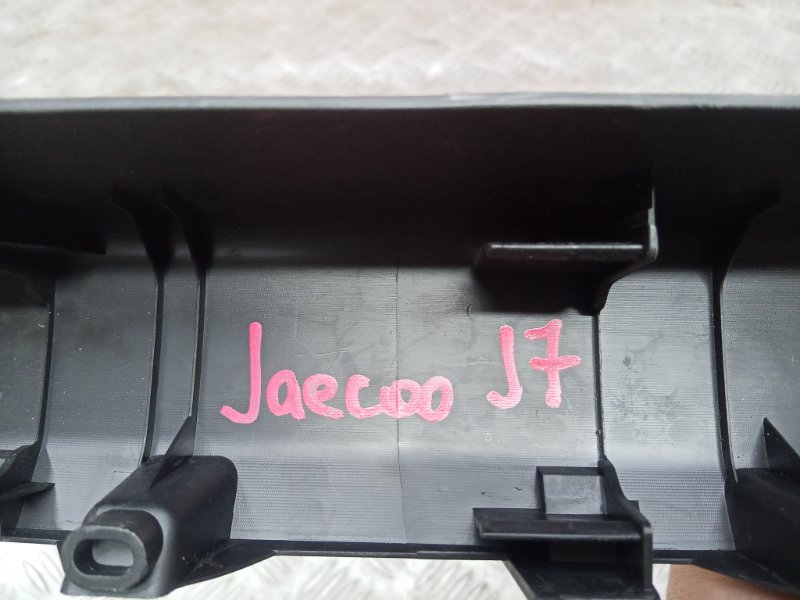 Накладка на порог передняя правая J7