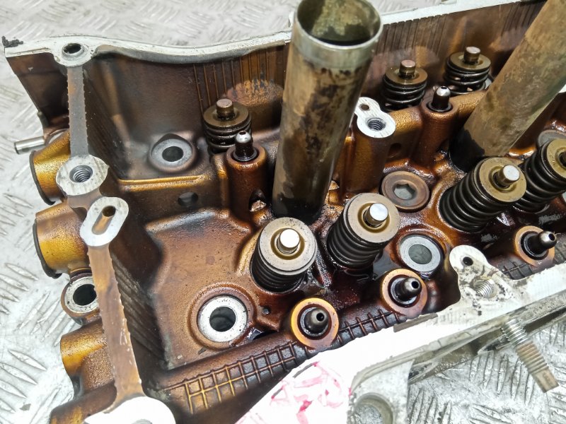 Головка блока цилиндров левая Rx350 GGL15 2GRFE Головка блока цилиндров левая Rx350 GGL15 2GRFE
