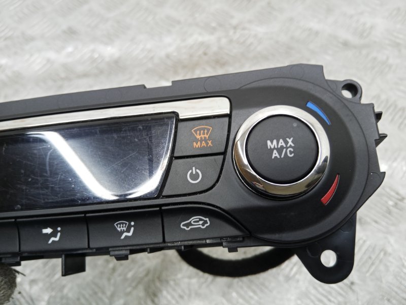 Блок управления климат-контролем Ford Focus 3 CB8