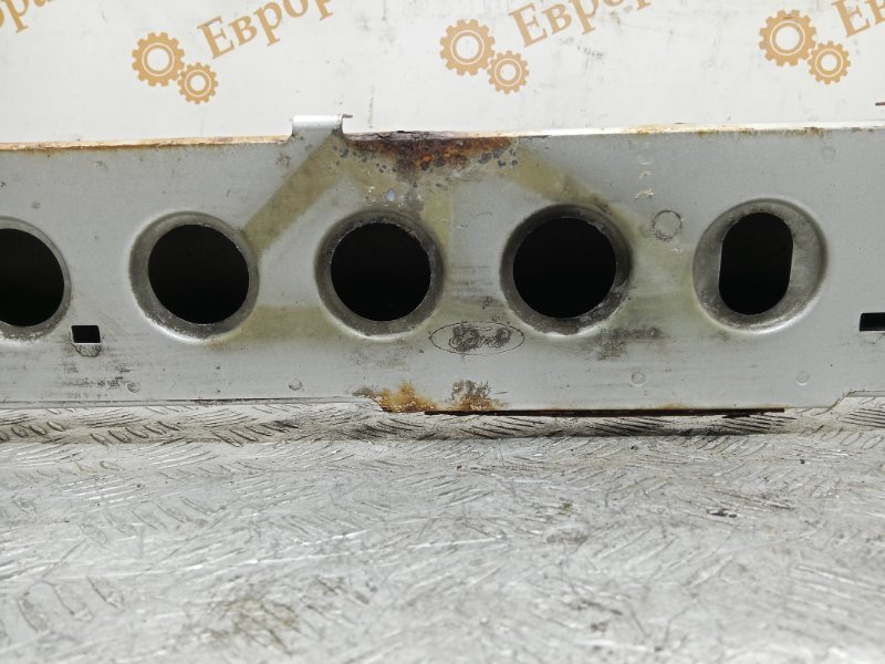 Усилитель бампера передний Ford Focus 3 CB8