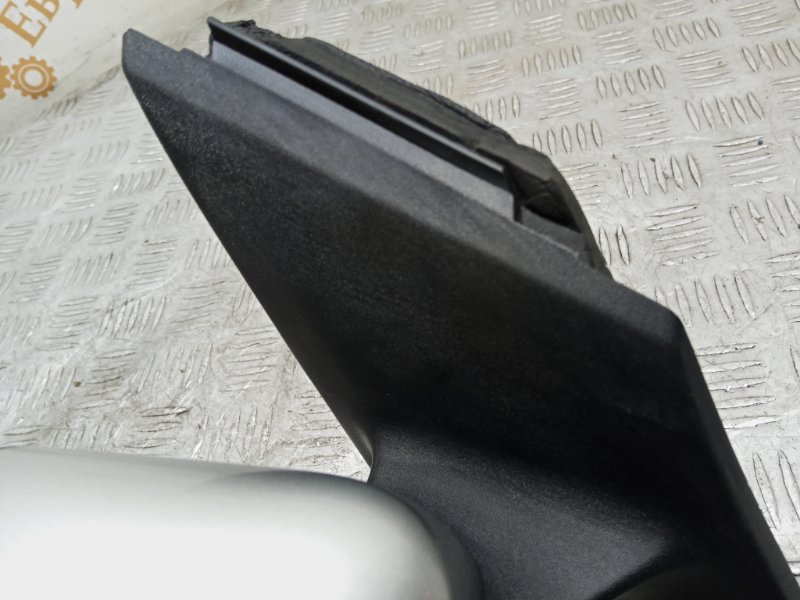 Зеркало правое Focus 3 CB8