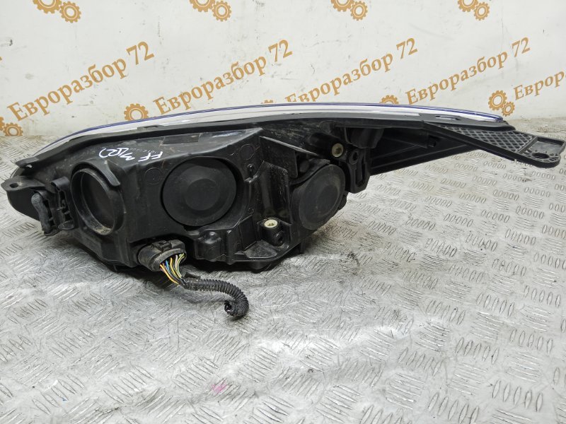 Фара передняя правая Focus 3 CB8