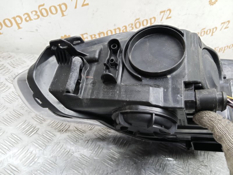 Фара передняя правая Focus 3 CB8