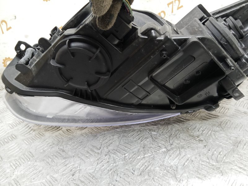 Фара передняя правая Focus 3 CB8