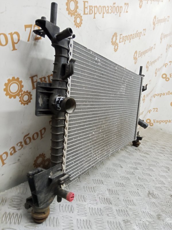 Радиатор охлаждения двигателя Ford Focus 3 CB8