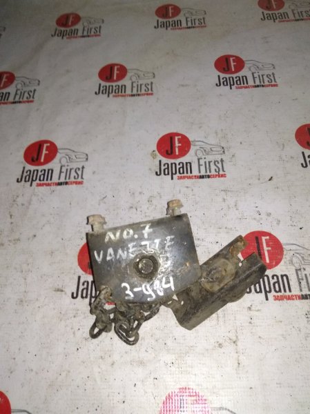 Крепление запаски Nissan Vanette C22 (б/у)