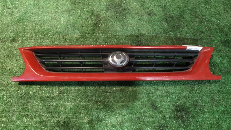Решетка радиатора Mazda Familia WFY10 (б/у)