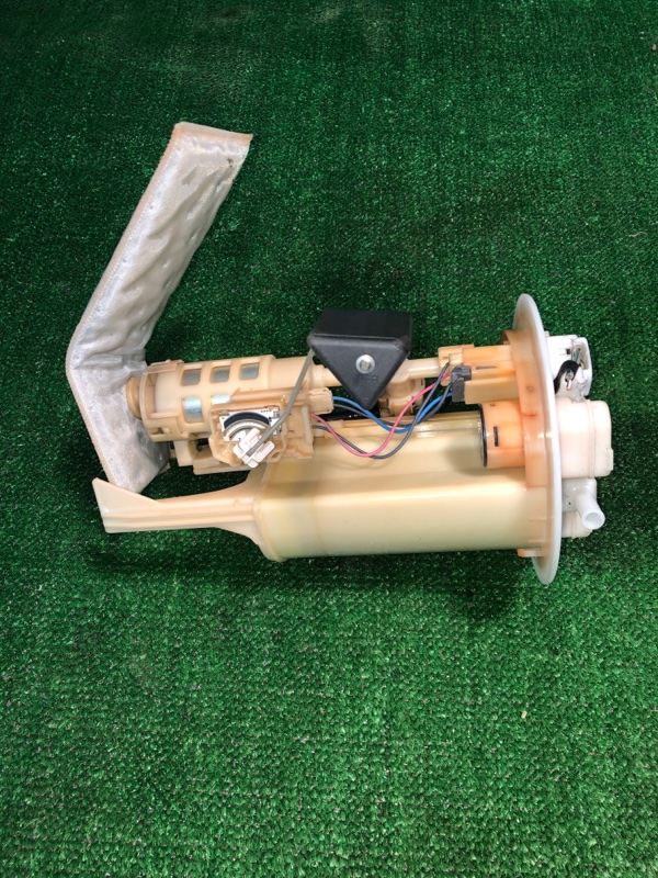 Топливный насос Toyota Vitz NSP130 1NRFE (б/у)