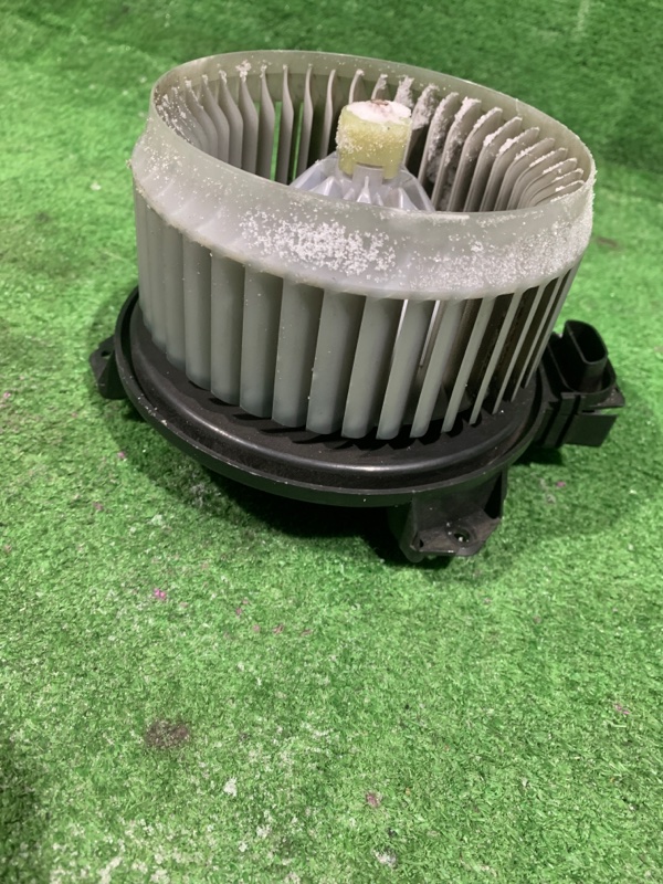 Мотор печки Toyota Ractis SCP100 2SZFE (б/у)