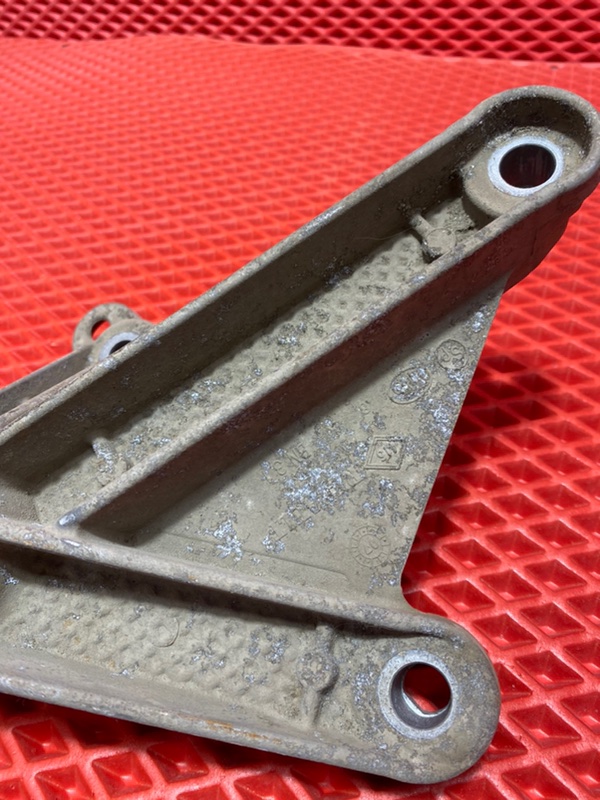 Кронштейн Logan 2008 LS0G/LS12 K7J