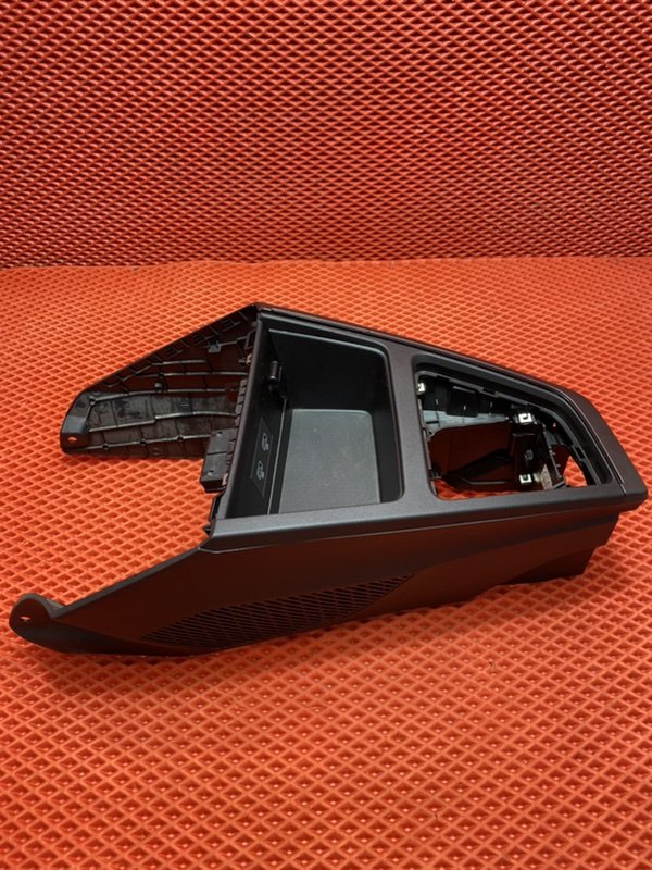 Центральная консоль Renault Duster F4R 410 Центральная консоль Renault Duster F4R 410