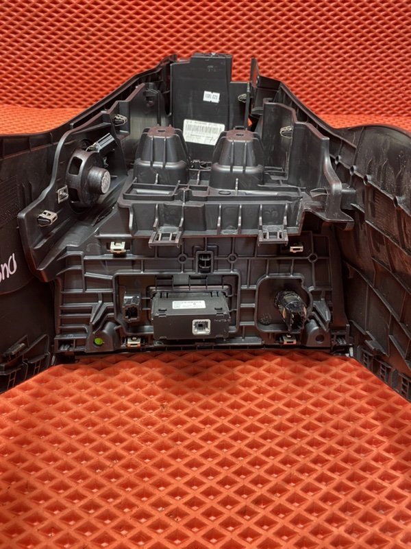 Центральная консоль Duster 2021 F4R 410 Центральная консоль Duster 2021 F4R 410