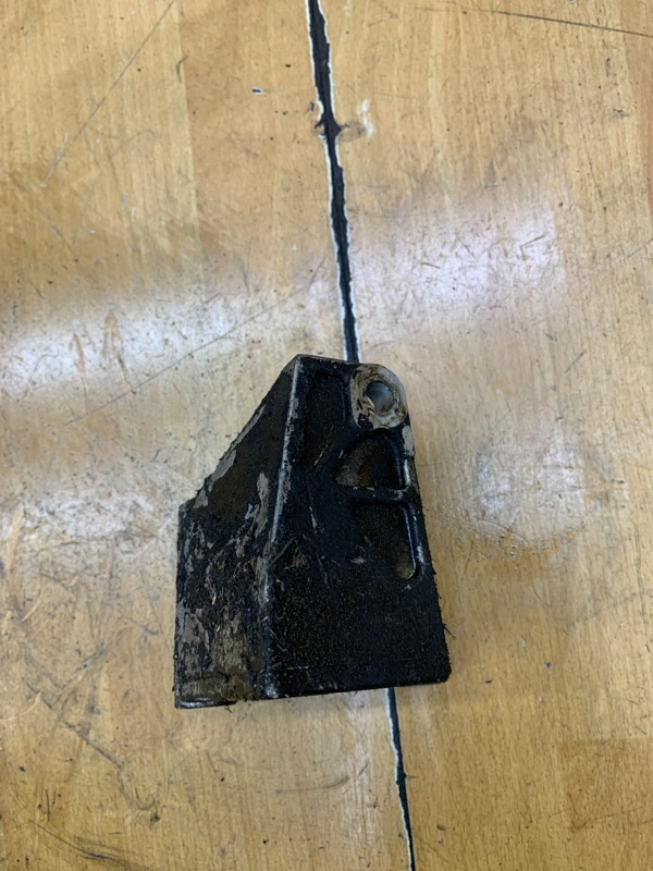 Кронштейн двигателя Nissan Primera QG18