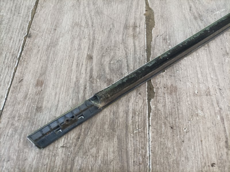 Молдинг стекла двери передний левый XF 2009 седан 4дв. 306DT