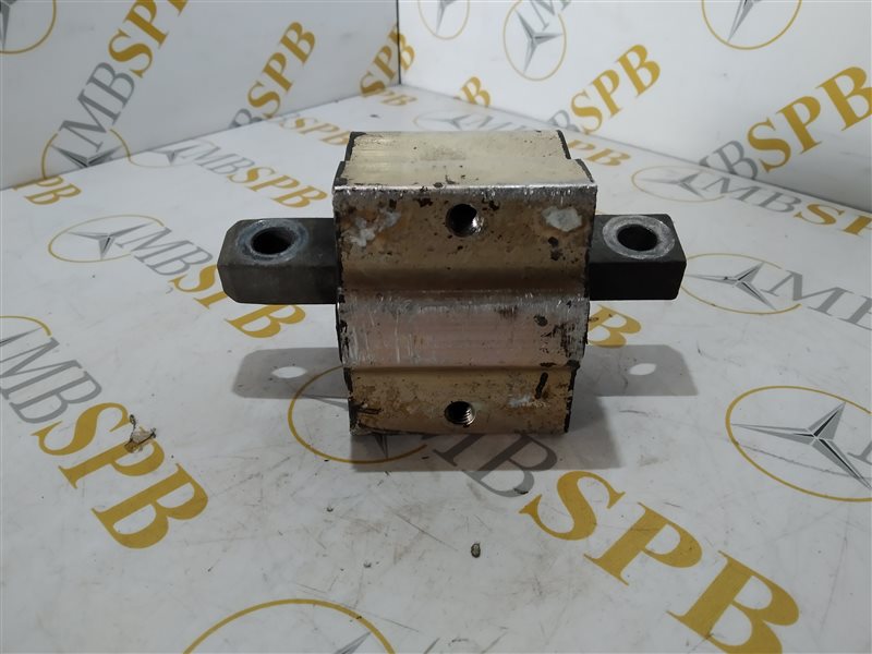 Подушка АКПП E-class 2003 W211 OM647 Подушка АКПП E-class 2003 W211 OM647