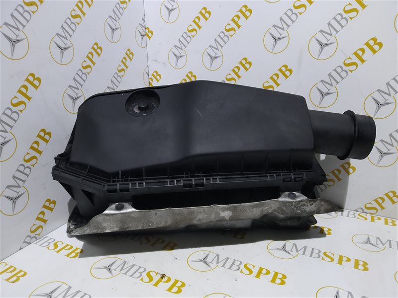 Запчасть корпус воздушного фильтра Mercedes C-class 2002 W203 OM612 A6120900301 контрактная Корпус воздушного фильтра Mercedes C-class 2002 W203 OM612 A6120900301 контрактная