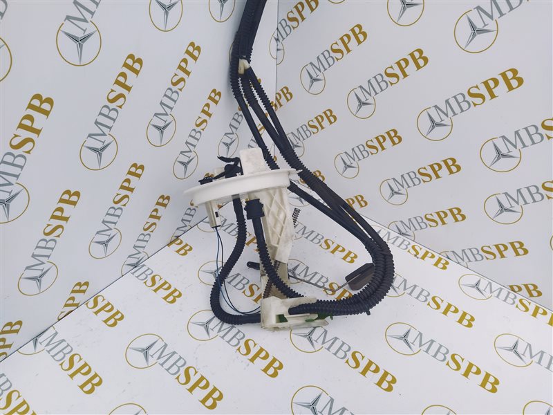 Запчасть датчик уровня топлива Mercedes W207 OM642 A2044700694 контрактная Датчик уровня топлива Mercedes W207 OM642 A2044700694 контрактная