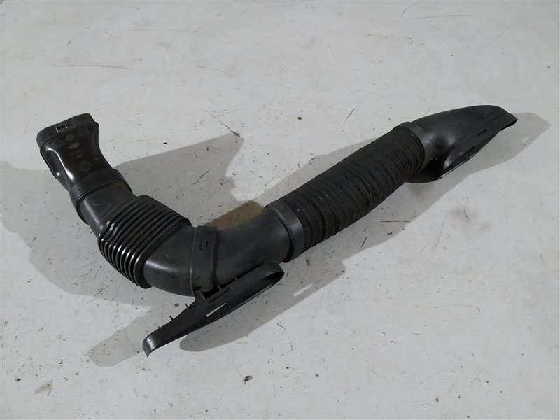 水 Патрубок воздушного фильтра Mercedes C-class W204