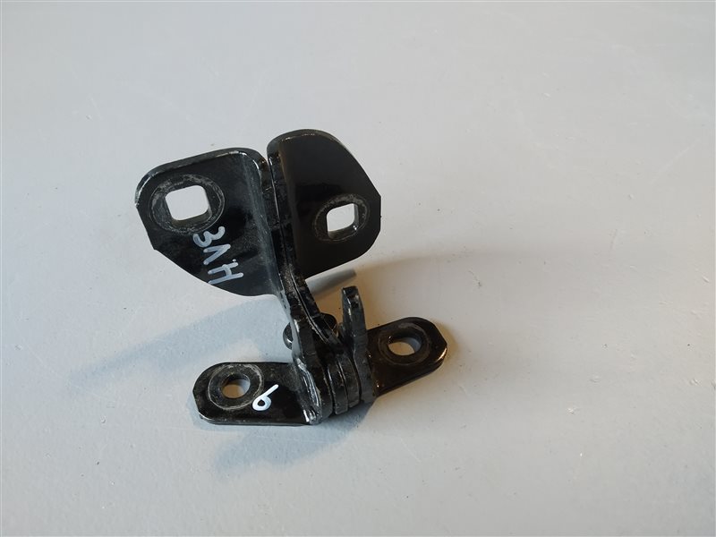 Петля двери задняя левая Chevrolet Tahoe T1XX 23396438 контрактная