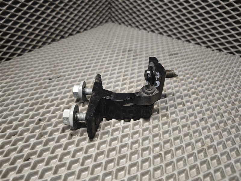 Петля двери передняя левая Mercedes CLA-class W118 M260