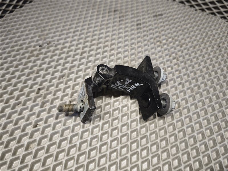 Петля двери передняя правая CLA-class W118 M260 Петля двери передняя правая CLA-class W118 M260