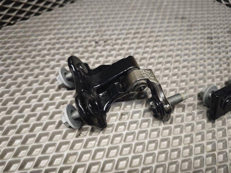 Петля двери CLA-class W118 M260