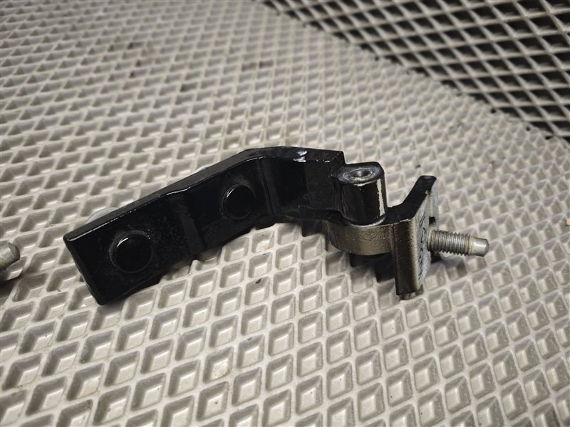 Петля двери Mercedes CLA-class W118 M260