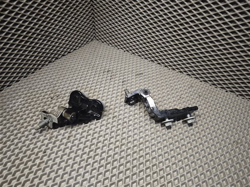 Петля двери CLA-class W118 M260