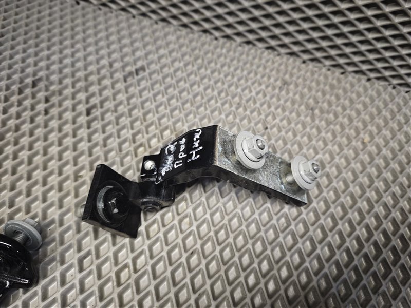 Петля двери CLA-class W118 M260