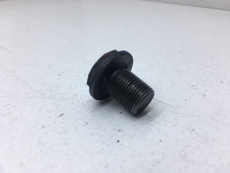 Болт маховика Honda Capa GA4 D15B Болт маховика Honda Capa GA4 D15B