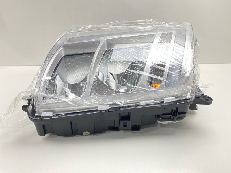 Фара передняя правая FH 2019 D13K460