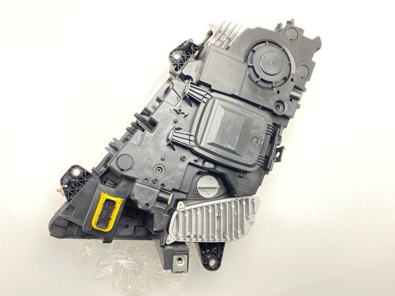 Фара передняя правая FH 2019 D13K460