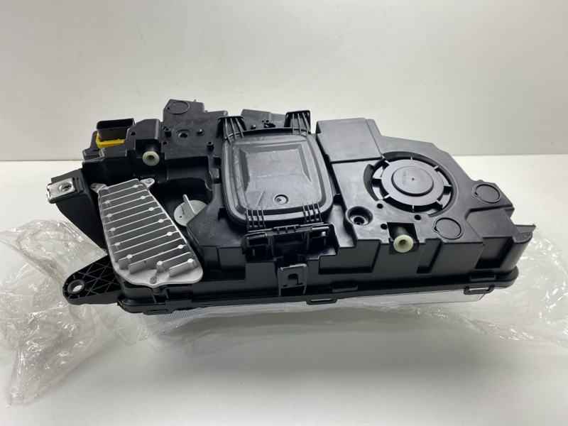 Фара передняя правая FH 2019 D13K460