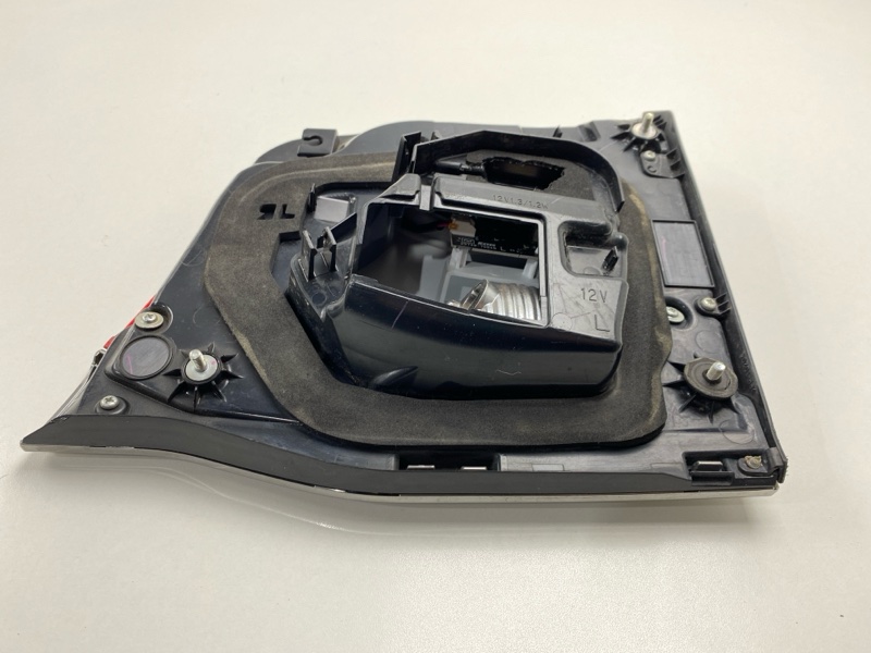 Вставка багажника левая Land Cruiser 2016 VDJ200 1VDFTV