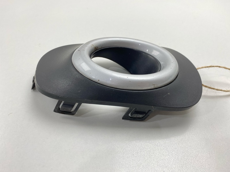 Накладка бампера правая Mitsubishi Pajero Sport KH0 4D56 Накладка бампера правая Mitsubishi Pajero Sport KH0 4D56