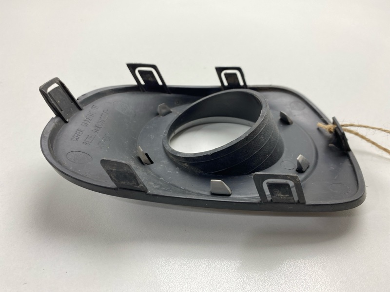 Накладка бампера правая Pajero Sport 2012 KH0 4D56 Накладка бампера правая Pajero Sport 2012 KH0 4D56