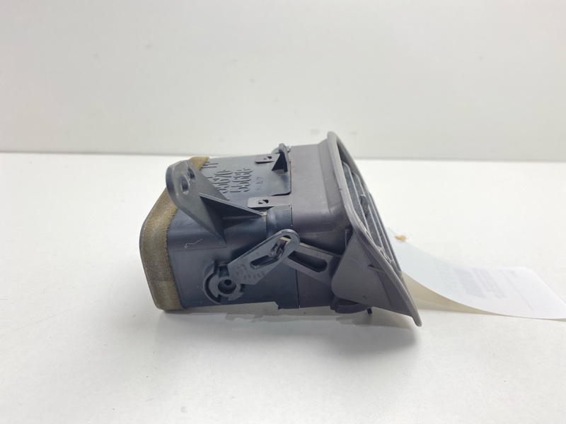 Дефлектор воздушный левый Toyota Sprinter AE100 5AFE