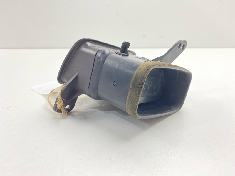 Дефлектор воздушный левый Sprinter 1994 AE100 5AFE