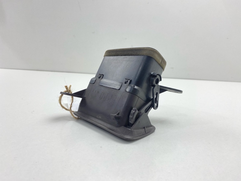 Дефлектор воздушный левый Sprinter 1994 AE100 5AFE