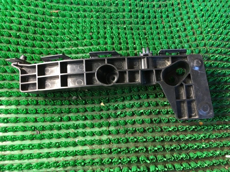 Крепление бампера переднее правое Mitsubishi DELICA D:2 MB15S K12B контрактная