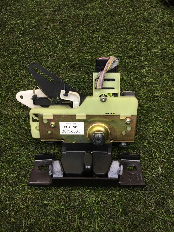 Замок 5-й двери Volvo V70 SW49  B5244S 